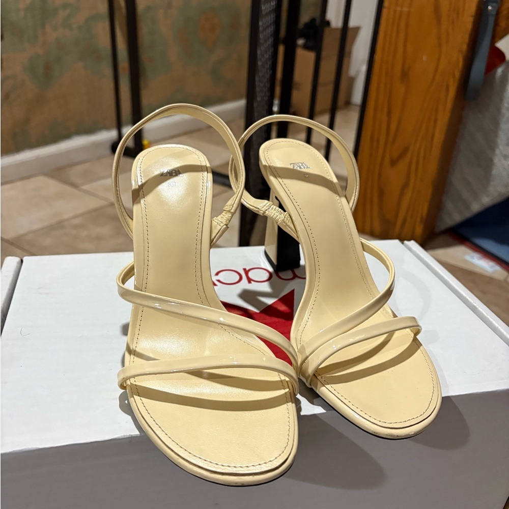 Elegant yellow Strappy Sandals
